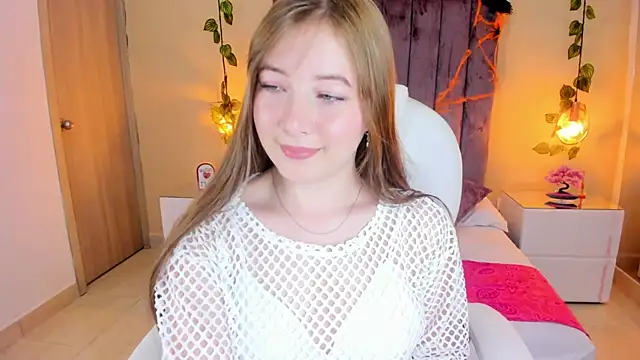 Snapshot of Dahlia_Rousse chatting on October 2, 8:49 pm Dahlia Rousse online show from October 2, 8:49 pm