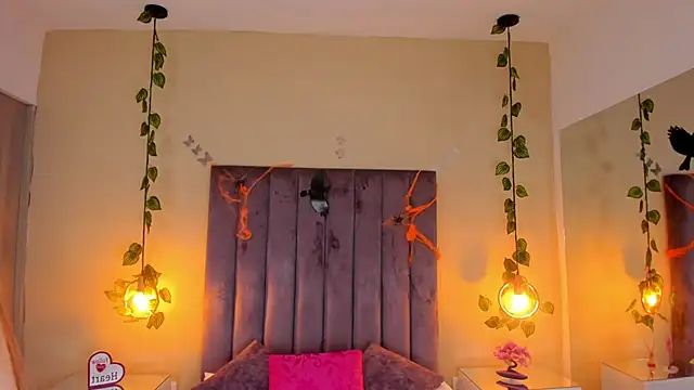 Snapshot of Dahlia_Rousse chatting on October 11, 10:30 pm Dahlia Rousse online show from October 11, 10:30 pm