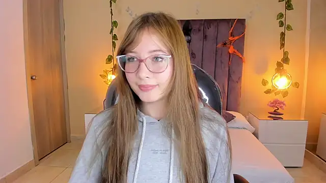 Snapshot of Dahlia_Rousse chatting on October 15, 11:38 pm Dahlia Rousse online show from October 15, 11:38 pm