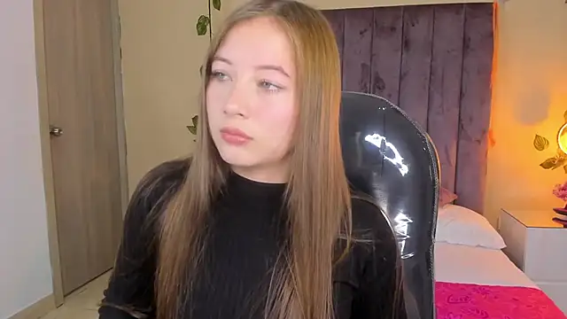 Snapshot of Dahlia_Rousse chatting on October 18, 10:10 pm Dahlia Rousse online show from October 18, 10:10 pm