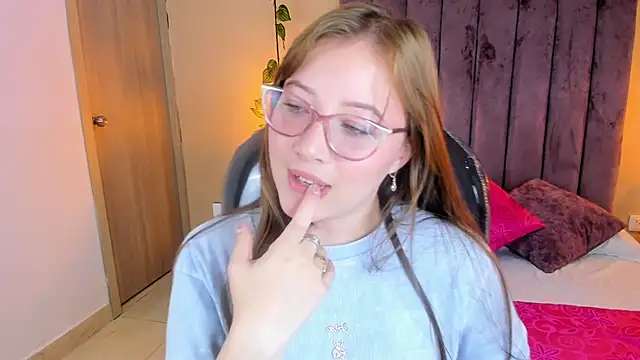 Snapshot of Dahlia_Rousse chatting on October 23, 6:45 am Dahlia Rousse online show from October 23, 6:45 am