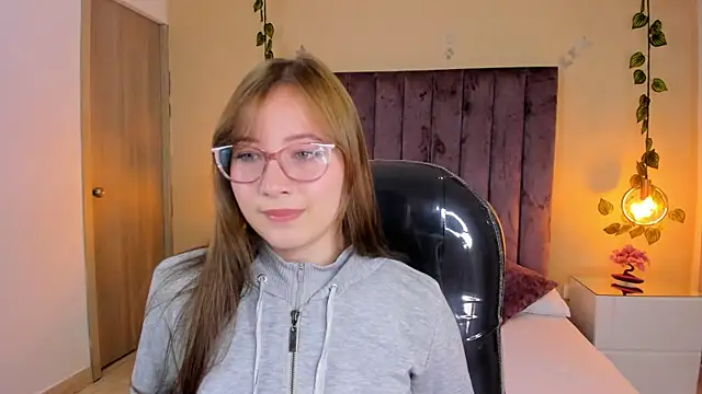 Snapshot of Dahlia_Rousse chatting on October 27, 9:19 pm Dahlia Rousse online show from October 27, 9:19 pm