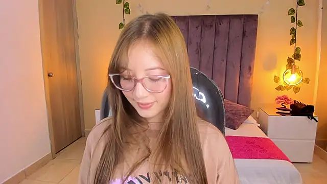 Snapshot of Dahlia_Rousse chatting on November 8, 1:39 am Dahlia Rousse online show from November 8, 1:39 am