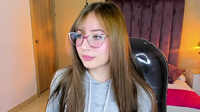 Snapshot of Dahlia_Rousse chatting on December 4, 6:23 am Dahlia Rousse online show from December 4, 6:23 am