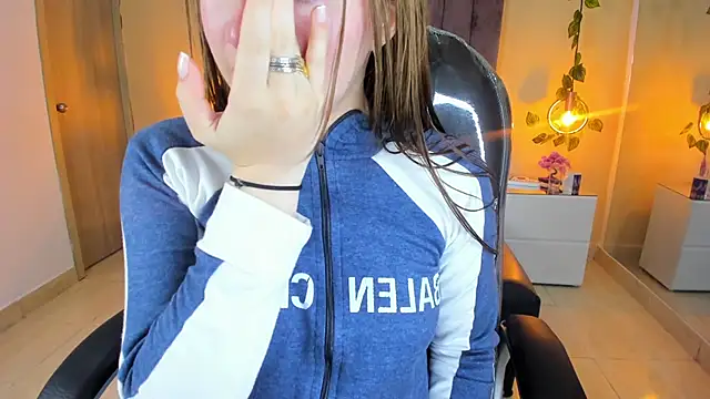 Snapshot of Dahlia_Rousse chatting on December 21, 6:15 pm Dahlia Rousse online show from December 21, 6:15 pm