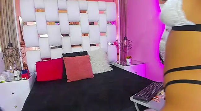 SolEvanss online show from March 11, 4:29 pm