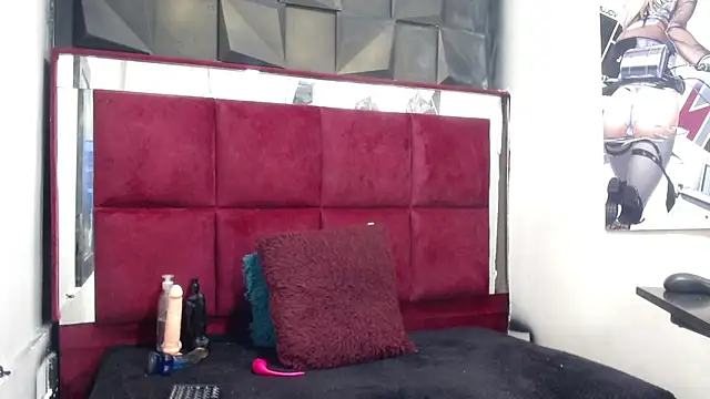 SolEvanss online show from October 22, 3:23 pm