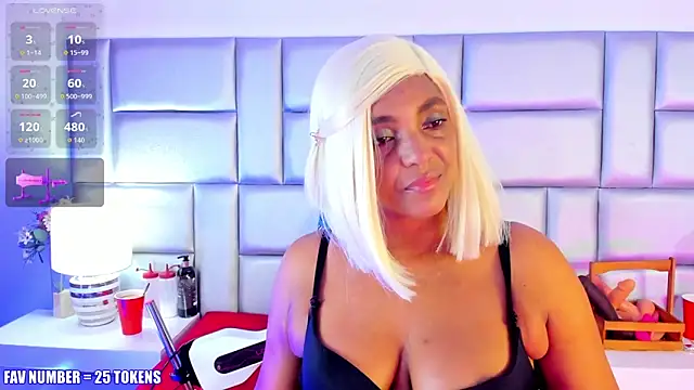 Snapshot of LovelyNickii chatting on November 5, 12:49 pm LovelyNickii online show from November 5, 12:49 pm