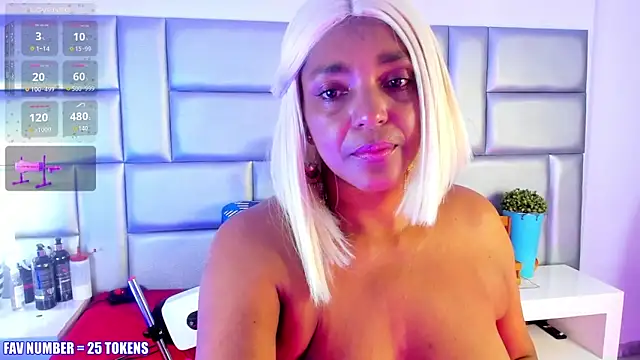 Snapshot of LovelyNickii chatting on November 23, 1:22 pm LovelyNickii online show from November 23, 1:22 pm