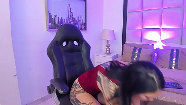 MeganPresleyy online show from May 23, 1:37 pm