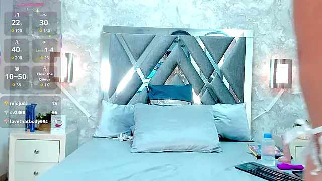 Snapshot of Luxury_Woman chatting on February 13, 1:29 am Luxury Woman online show from February 13, 1:29 am