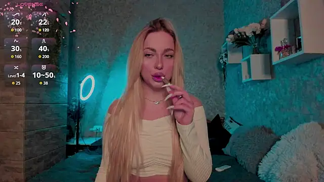 Mika Rayy online show from October 31, 5:03 pm