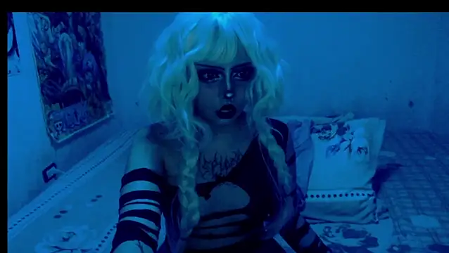 Snapshot of darkelectrodj chatting on March 1, 2:34 pm darkelectrodj online show from March 1, 2:34 pm