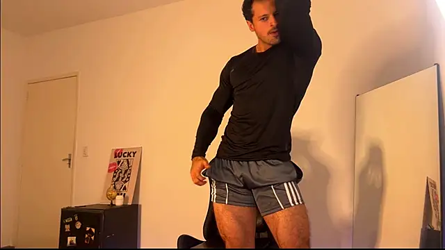 Snapshot of Lucasfit24 chatting on June 25, 1:05 am Lucasfit24 online show from June 25, 1:05 am