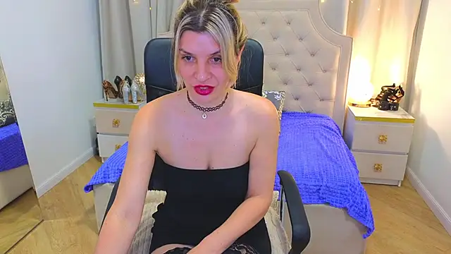 M I A M I A online show from February 3, 11:20 am