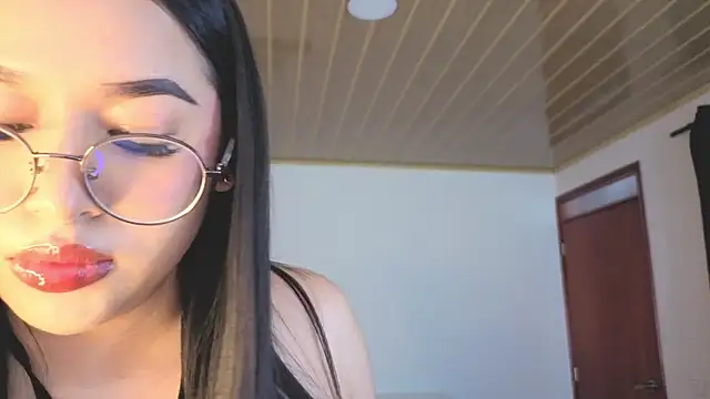 Renaxi Smith online show from April 14, 7:42 pm