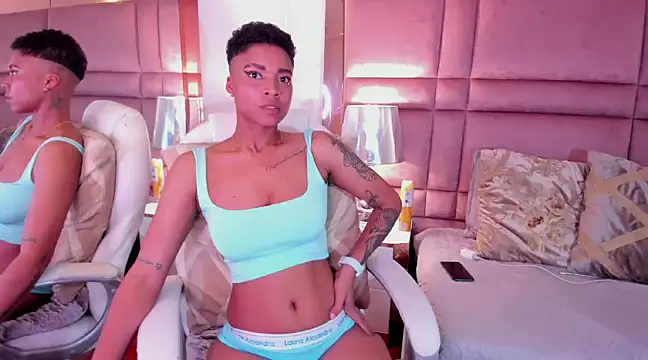 LuciaWallace online show from February 15, 6:44 am