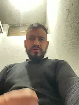 Snapshot of leonardohot1987 chatting on January 11, 5:18 pm leonardohot1987 online show from January 11, 5:18 pm