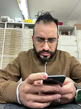 Snapshot of leonardohot1987 chatting on January 16, 9:19 pm leonardohot1987 online show from January 16, 9:19 pm