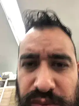 Snapshot of leonardohot1987 chatting on February 6, 4:25 pm leonardohot1987 online show from February 6, 4:25 pm