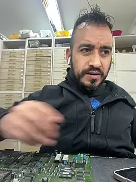 Snapshot of leonardohot1987 chatting on March 12, 7:38 pm leonardohot1987 online show from March 12, 7:38 pm