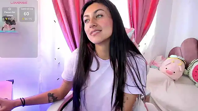 sweetfoxy 17 online show from April 6, 7:04 pm