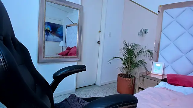 Snapshot of renatarussel chatting on January 25, 3:51 am renatarussel online show from January 25, 3:51 am