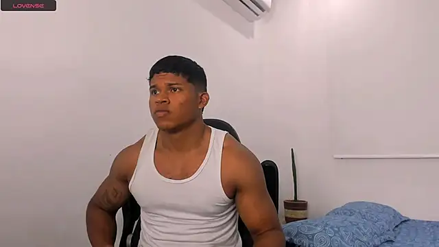 Snapshot of maxsteel177 chatting on January 12, 12:18 am maxsteel177 online show from January 12, 12:18 am