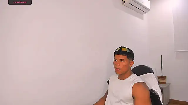 Snapshot of maxsteel177 chatting on March 9, 11:14 pm maxsteel177 online show from March 9, 11:14 pm