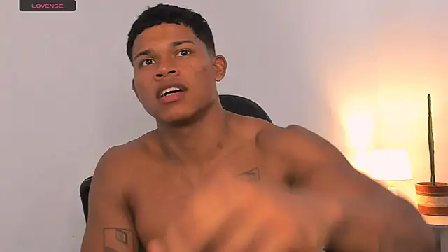 Snapshot of maxsteel177 chatting on March 11, 12:11 am maxsteel177 online show from March 11, 12:11 am