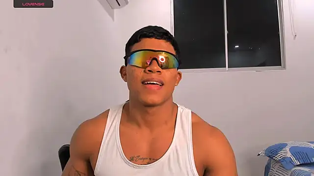 Snapshot of maxsteel177 chatting on March 12, 12:10 am maxsteel177 online show from March 12, 12:10 am