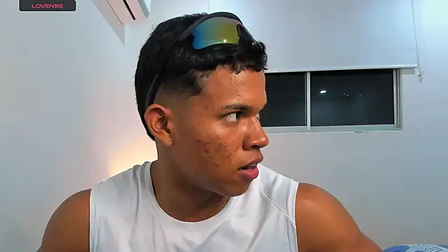 Snapshot of maxsteel177 chatting on March 14, 12:10 am maxsteel177 online show from March 14, 12:10 am