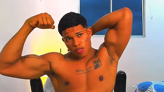 Snapshot of maxsteel177 chatting on March 18, 11:31 pm maxsteel177 online show from March 18, 11:31 pm