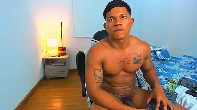 Snapshot of maxsteel177 chatting on March 23, 2:26 am maxsteel177 online show from March 23, 2:26 am