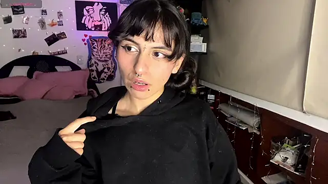 Snapshot of B0nnie_H0ney chatting on February 21, 11:43 pm B0nnie H0ney online show from February 21, 11:43 pm