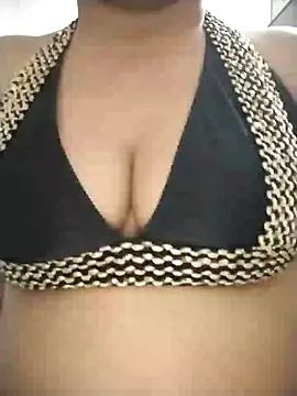 Snapshot of crazy_wife34 chatting on January 10, 6:20 am crazy wife34 online show from January 10, 6:20 am