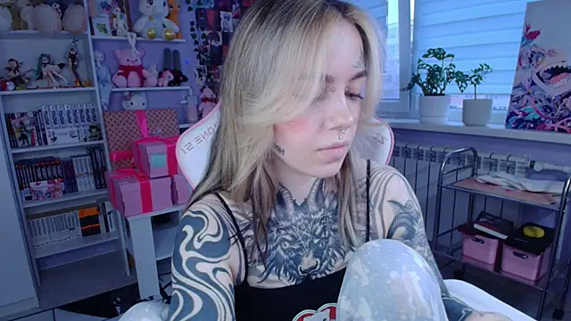 Snapshot of Catharsisi chatting on November 8, 1:22 pm Catharsisi online show from November 8, 1:22 pm