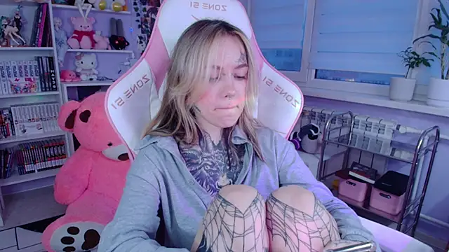 Snapshot of Catharsisi chatting on November 29, 1:03 pm Catharsisi online show from November 29, 1:03 pm