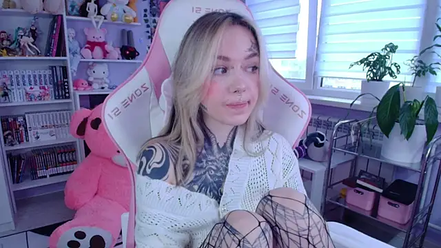 Snapshot of Catharsisi chatting on November 30, 11:36 am Catharsisi online show from November 30, 11:36 am