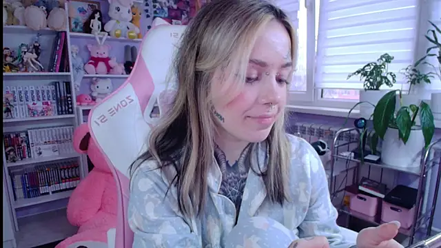 Snapshot of Catharsisi chatting on December 1, 12:21 pm Catharsisi online show from December 1, 12:21 pm