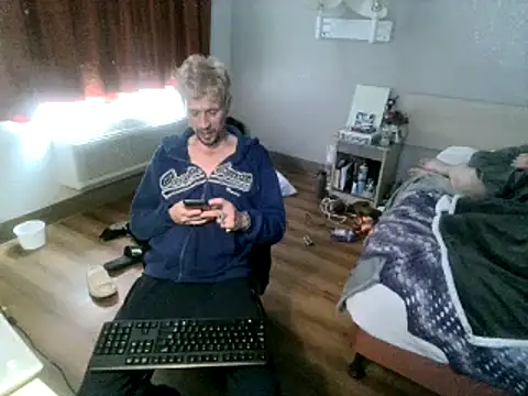 Snapshot of AQuickPhyx chatting on February 20, 4:36 pm AQuickPhyx online show from February 20, 4:36 pm