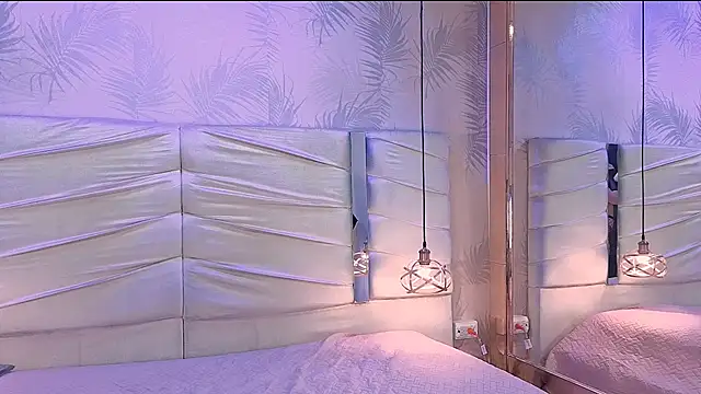 Snapshot of CatarinaMayer_ chatting on December 4, 9:56 pm CatarinaMayer online show from December 4, 9:56 pm