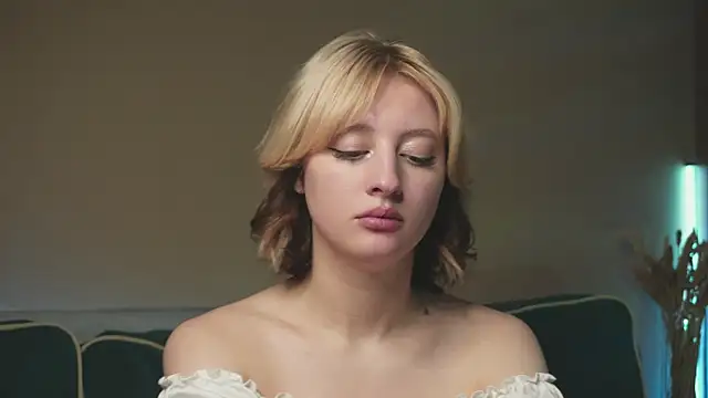 milasmiu online show from February 8, 9:15 pm