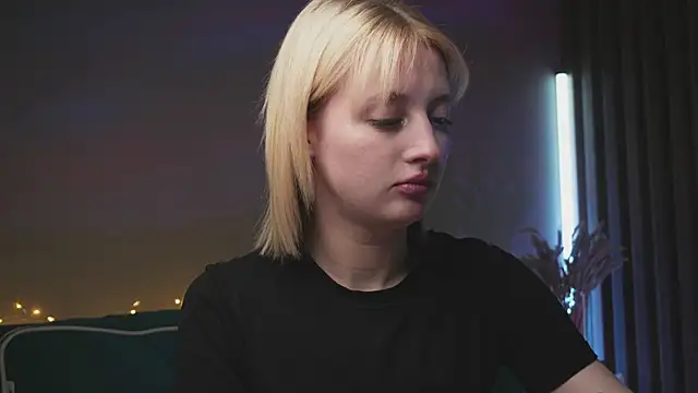 milasmiu online show from February 18, 4:05 pm