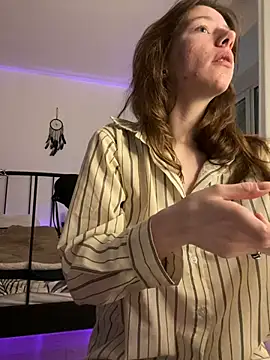 Mary Leaf online show from February 1, 5:37 pm