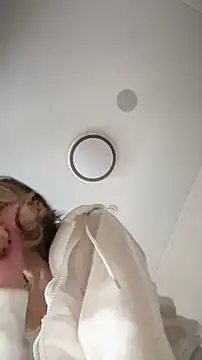 Mary Leaf online show from November 8, 10:26 am