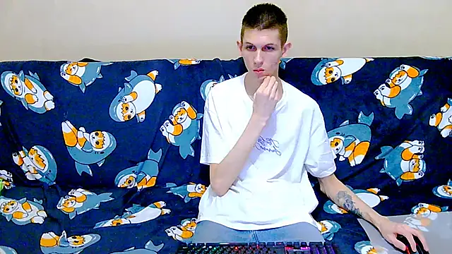 Snapshot of Lester_Broo chatting on November 26, 8:43 pm Lester Broo online show from November 26, 8:43 pm