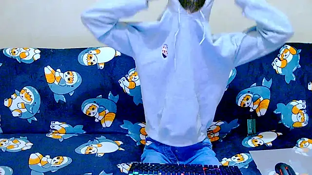 Lester Broo online show from January 8, 4:26 am