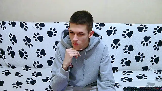 Snapshot of Lester_Broo chatting on April 30, 9:41 pm Lester Broo online show from April 30, 9:41 pm