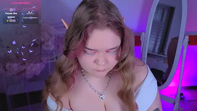 Snapshot of Erica__Alta chatting on November 9, 8:40 pm Erica Alta online show from November 9, 8:40 pm